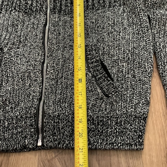 Calvin Klein sweater, size XS - Picture 9 of 10